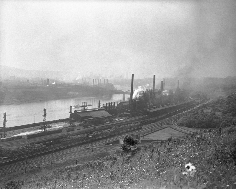 Pittsburgh, 1947, Jones and Laughlin Steel Corp. plant. (Photo: AP/Walter Stein)